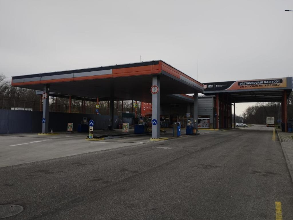 Gas Truck Centrum Holíč Exterior foto